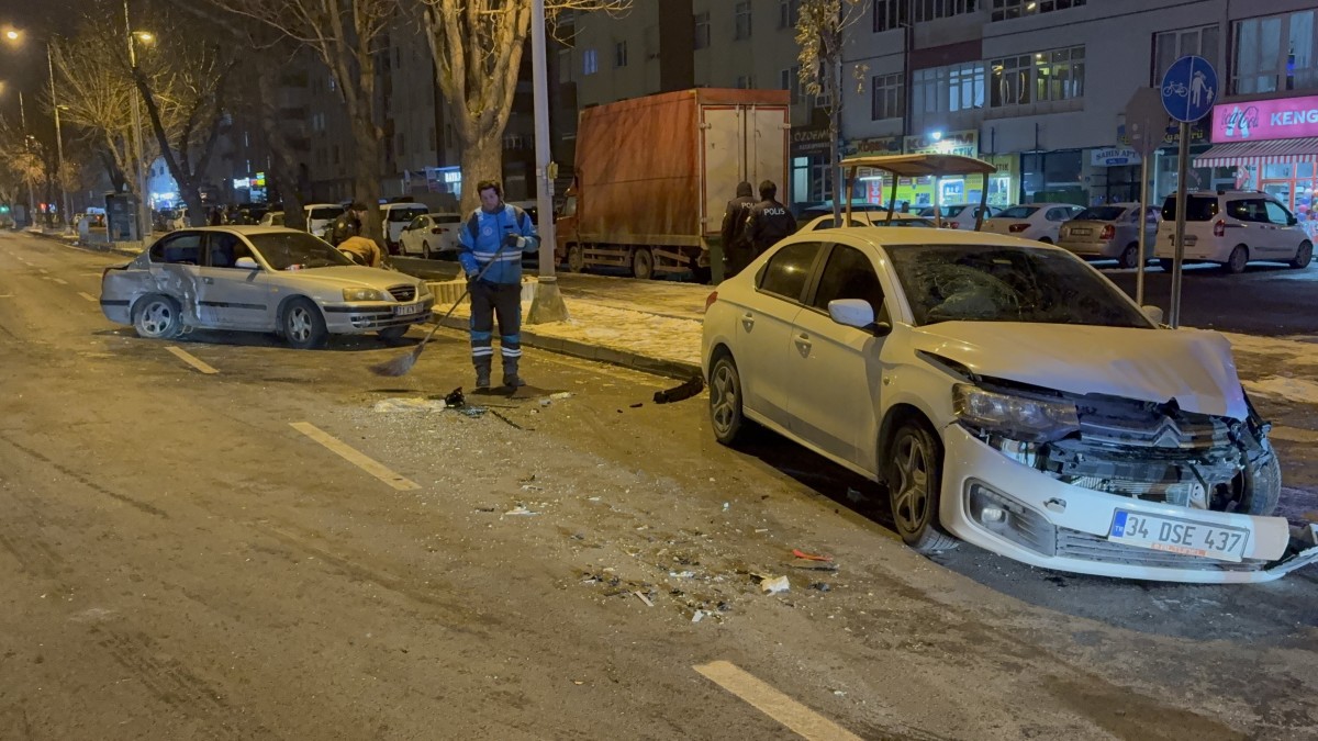 Dikkatsizlik Kazaya Neden Oldu: 3 Kişi Yaralandı!