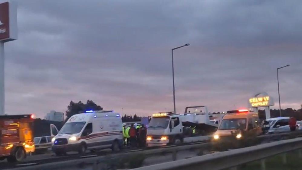 8 Araç Birbirine Girdi: 7 Yaralı!