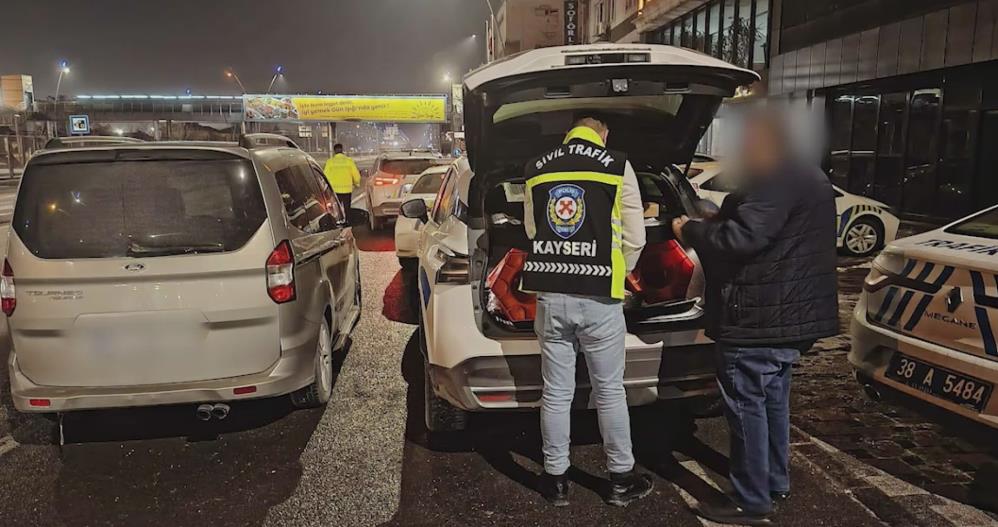 Kar Üzerinde Drift Yapanlar Polisten Kaçamadı