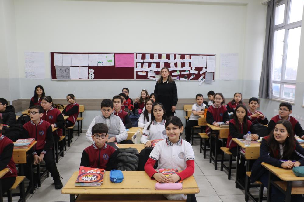 Türkiye’de 18 Milyon Öğrenci Karnelerini Alarak Yarıyıl Tatiline Başladı