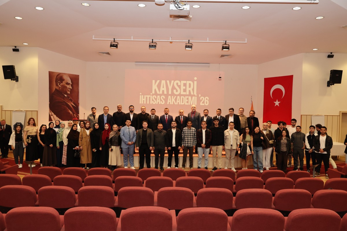 Ulusal Ajans Başkanı İlker Astarcı, ERÜ Öğrencileri ile Bir Araya Geldi