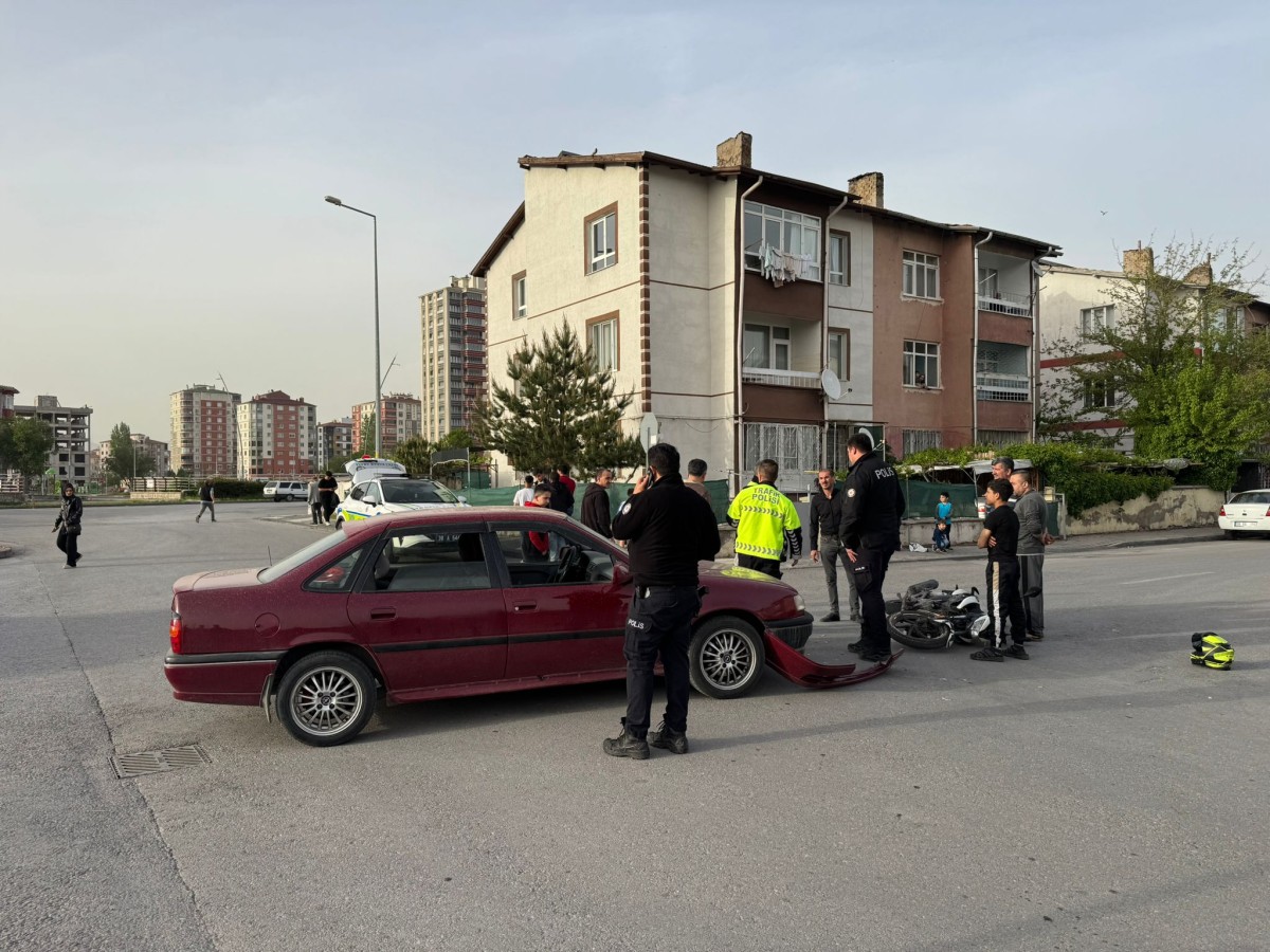 Otomobil ile Motosiklet Çarpıştı: 1 Yaralı