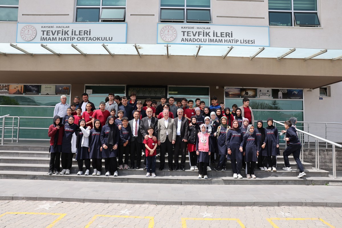 Başkan Özdoğan Gençlerle Kariyer Günleri’nde Buluştu