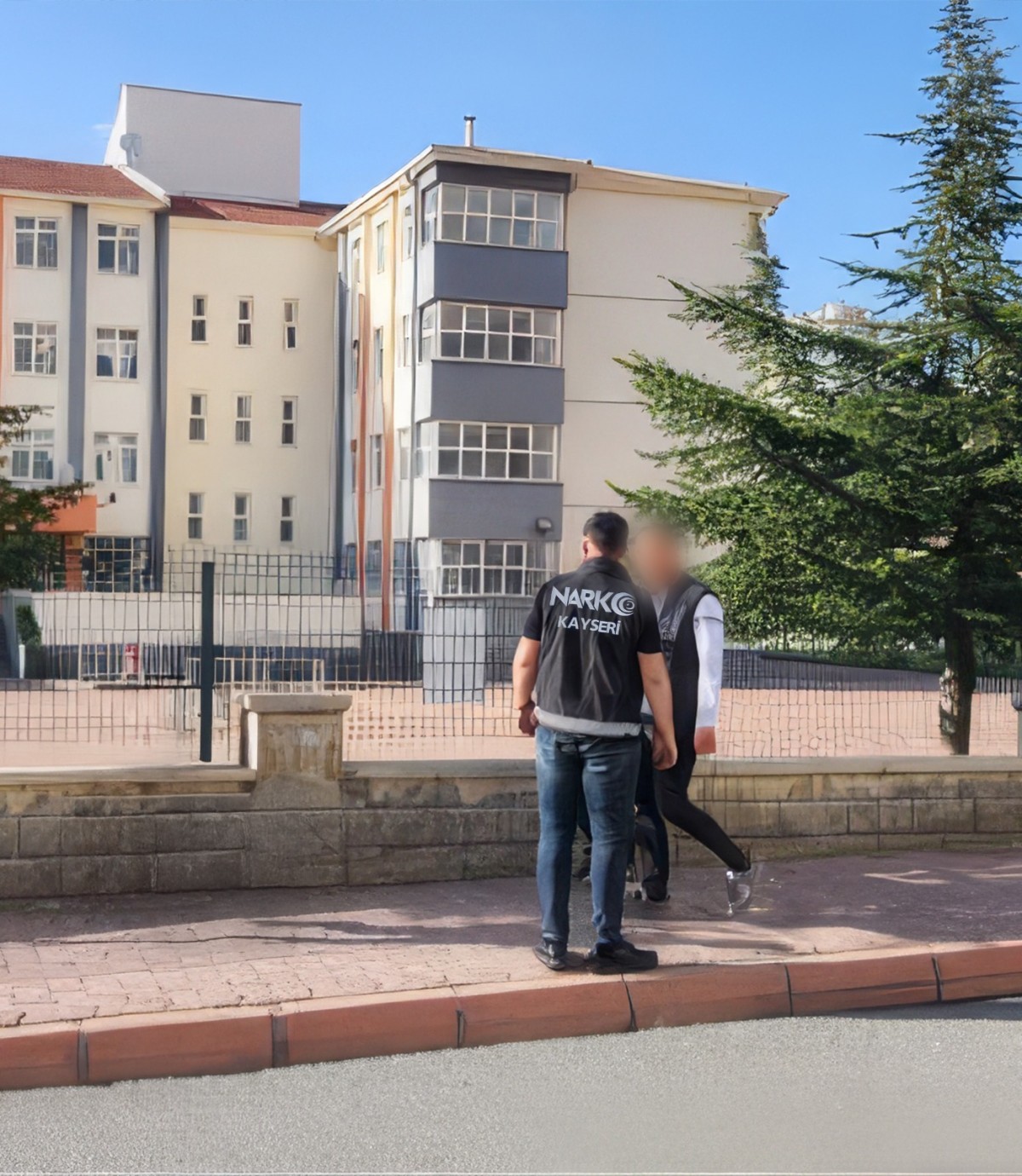 Kayseri’de Okul Çevrelerinde Sıkı Narkotik Denetimi