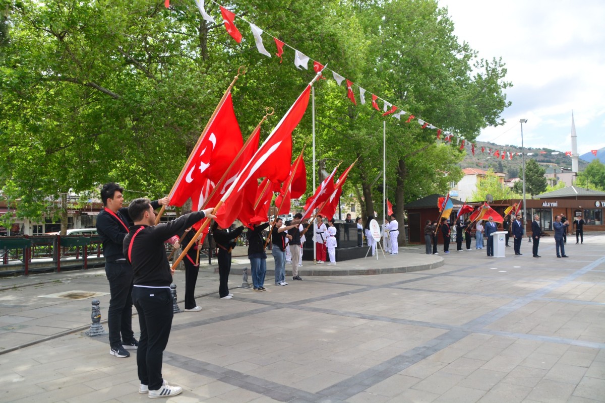 Yahyalı’da 19 Mayıs Çelenk Sunma Töreni Düzenlendi