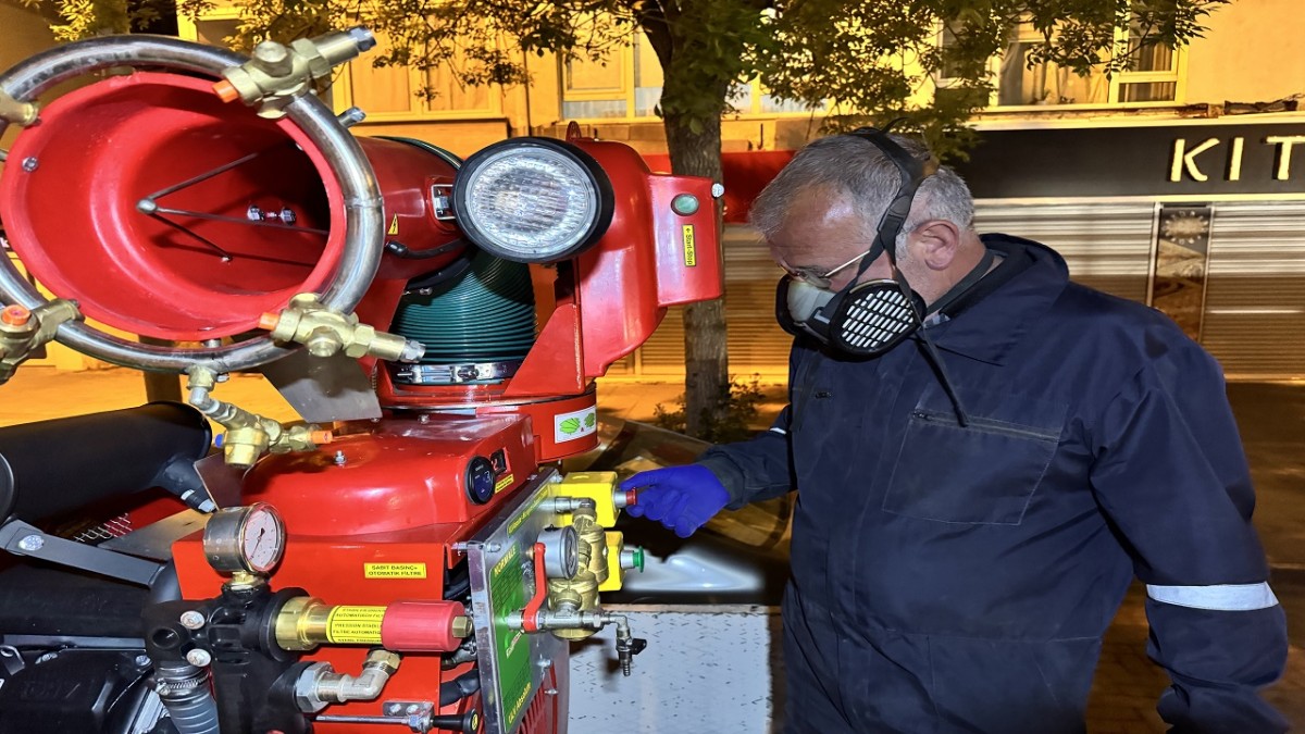 Büyükşehir’den Gece Mesaisi: İlaçlama Çalışmaları Aralıksız Sürüyor