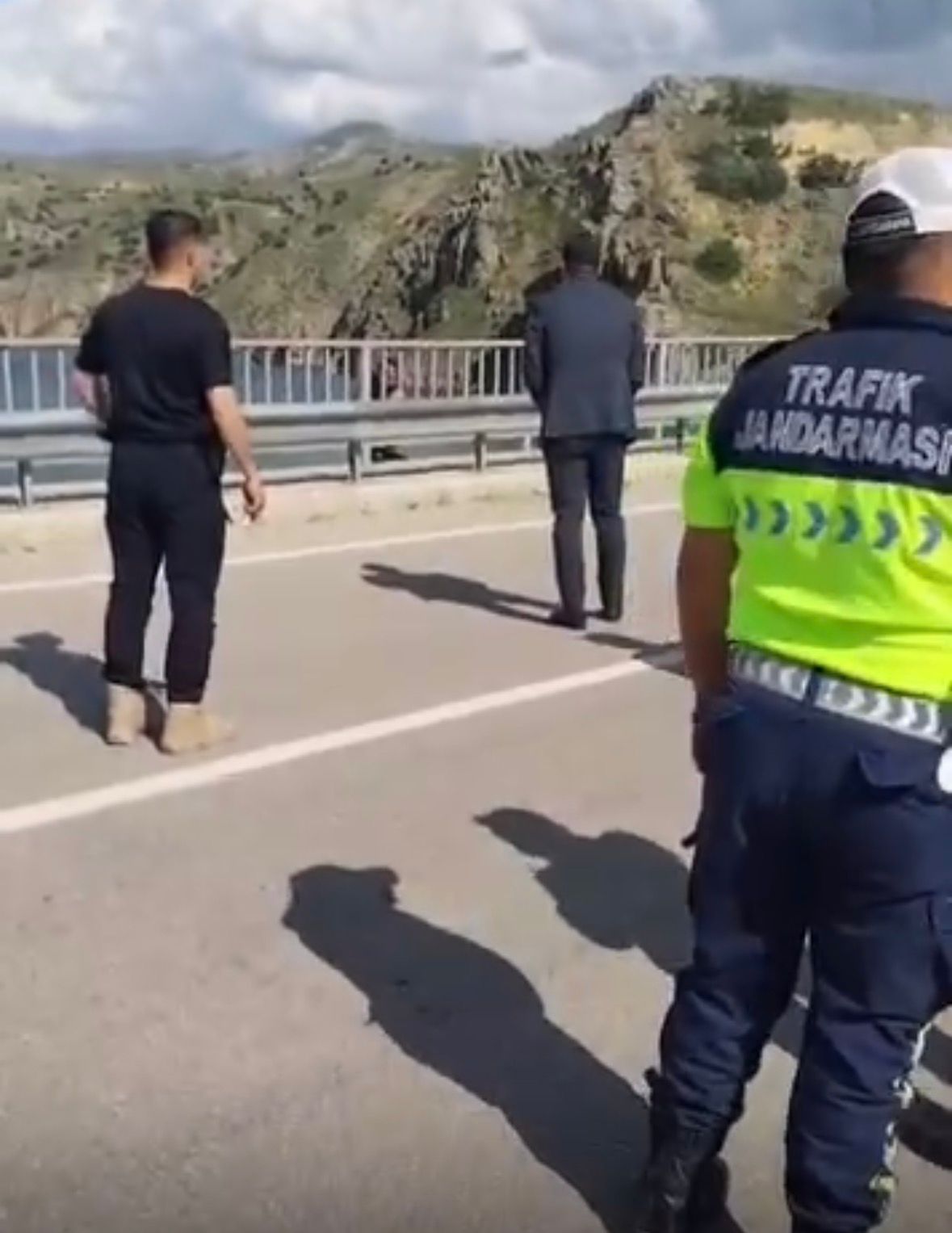 Kaymakam Öztoprak, Kızılırmak’a Atlamak İsteyen Şahsı İkna Etti