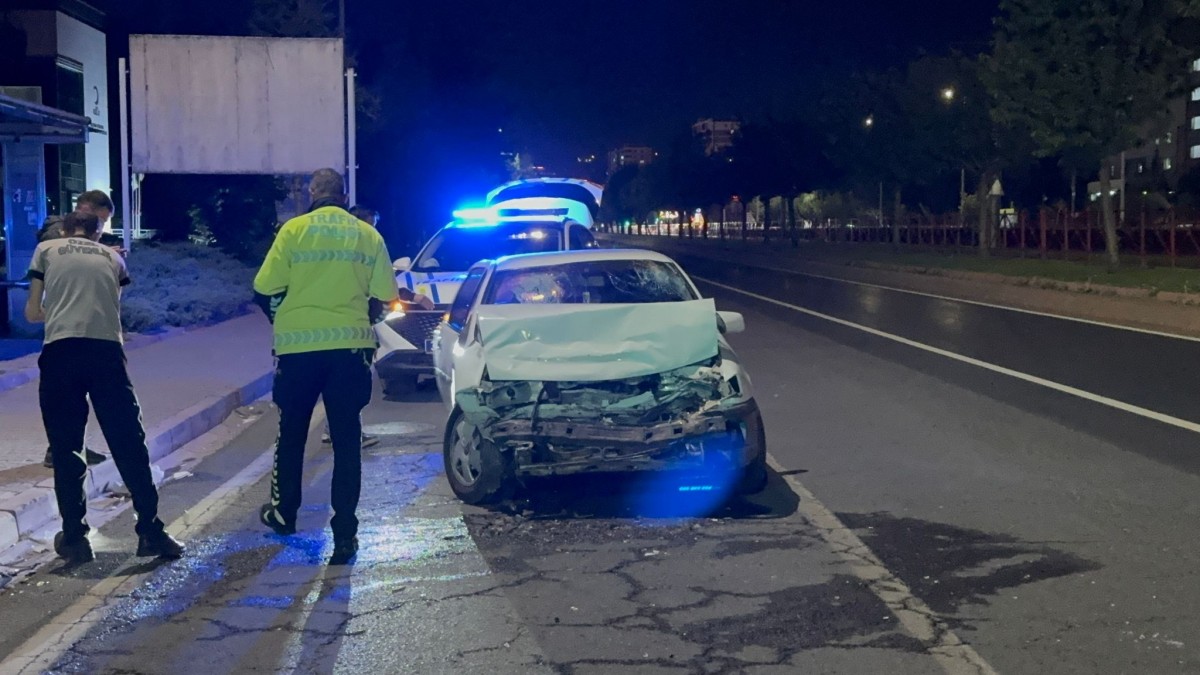 Kayseri’de İki Otomobil Çarpıştı: 2 Yaralı