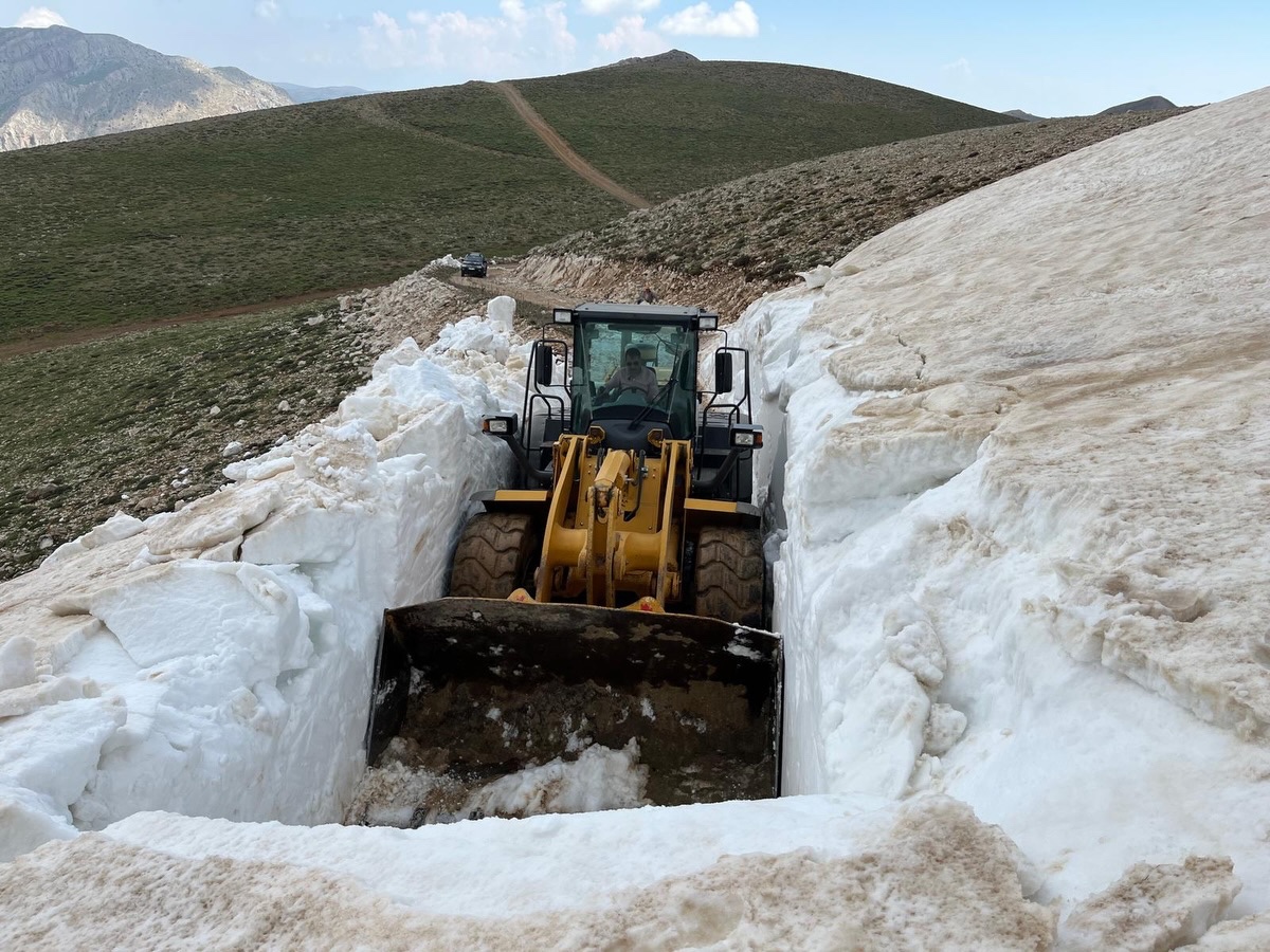 Yahyalı’da Karla Kaplı Yayla Yollarını Açma Çalışmaları Sürüyor