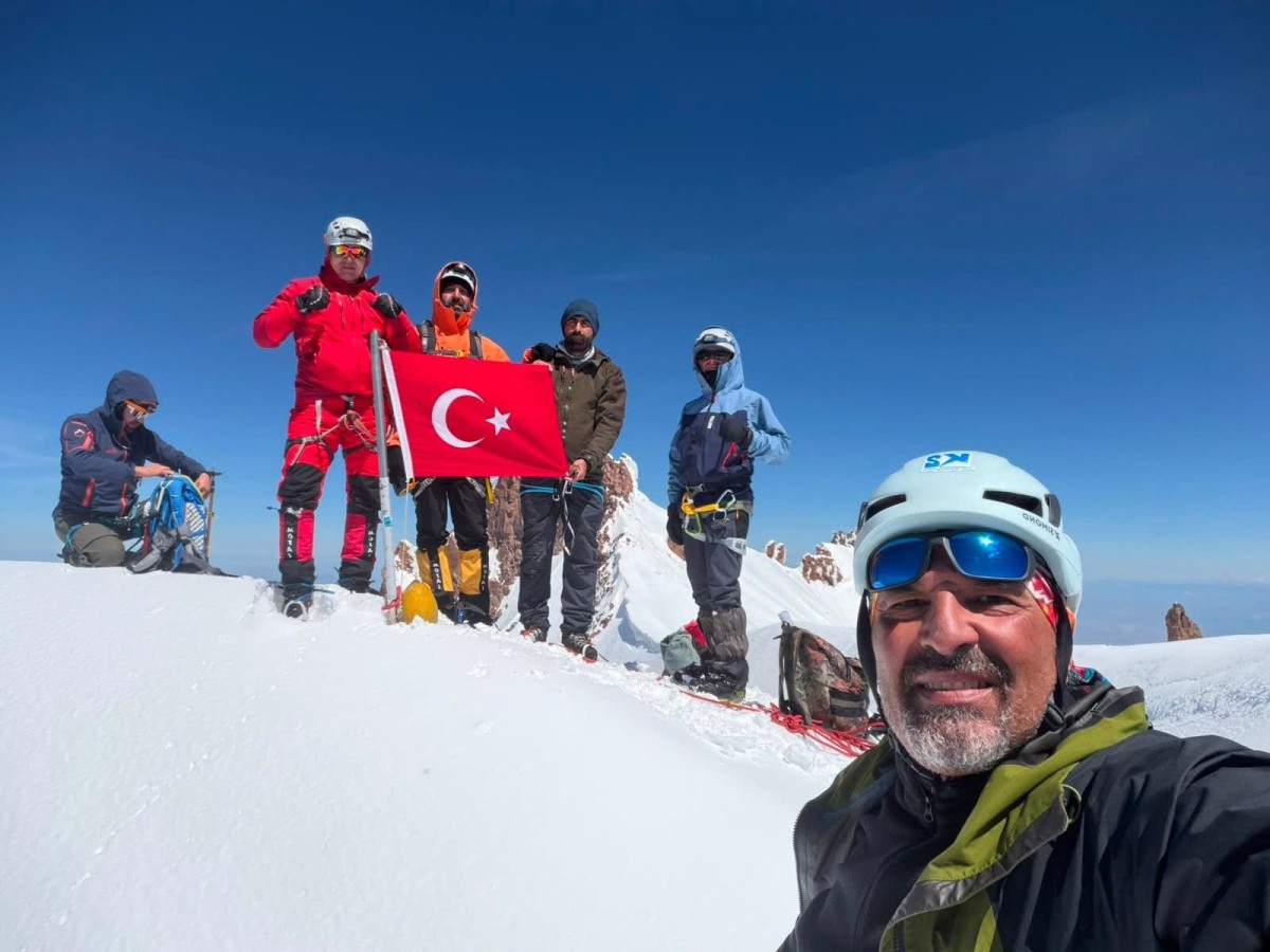 Erciyes Kuzey Buzulu Tırmanışı Başarıyla Tamamlandı