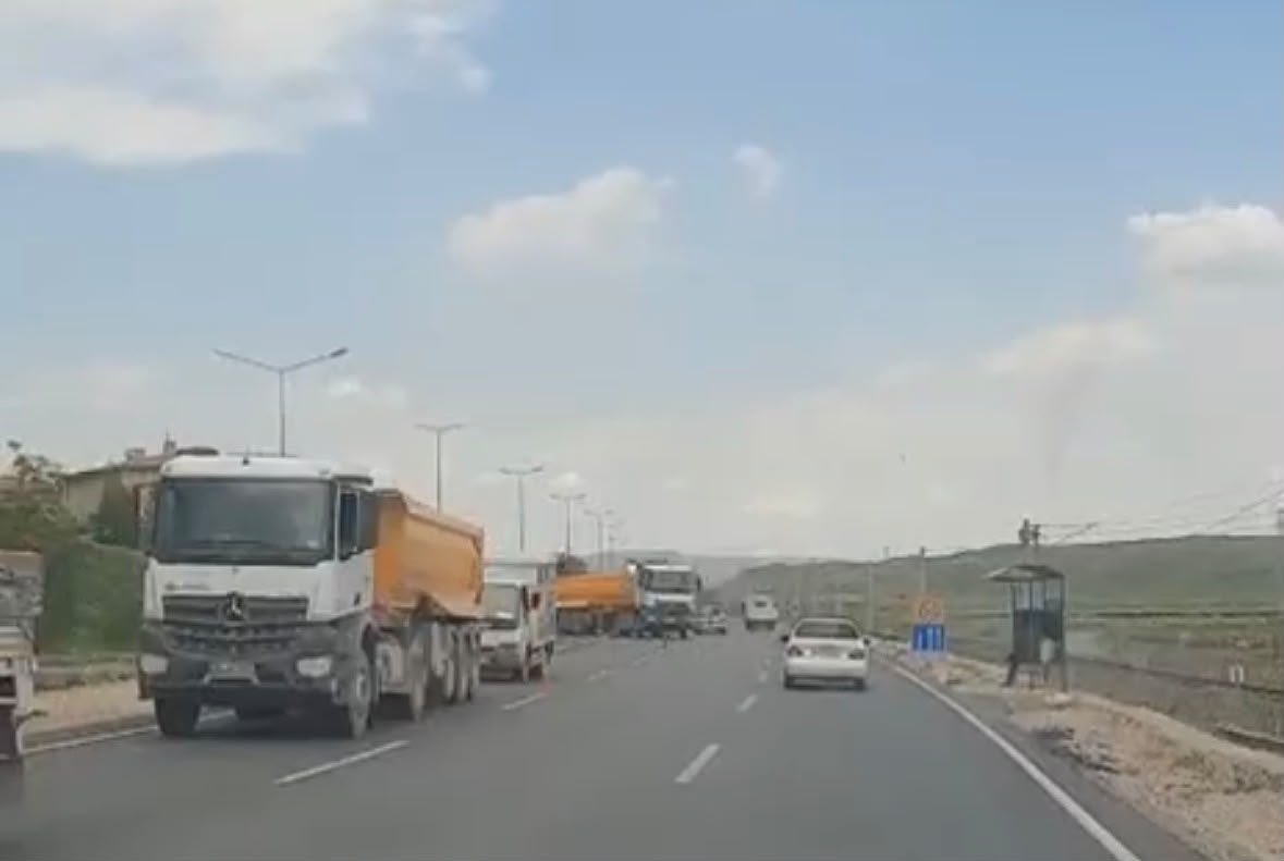 Kayseri’de Otomobil Şarampole Devrildi: Kaza Anı Kamerada