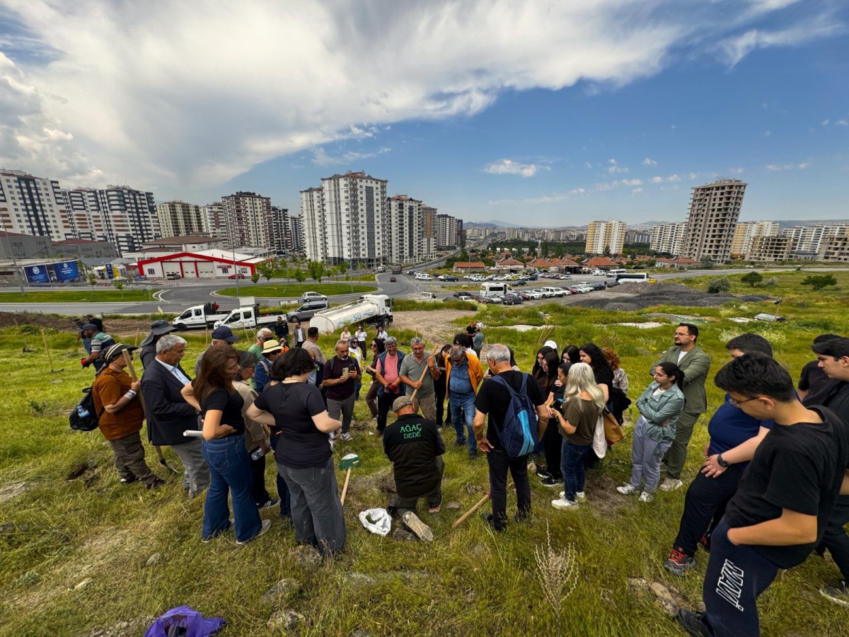 Büyükşehir, 300 Fidanı Toprakla Buluşturdu