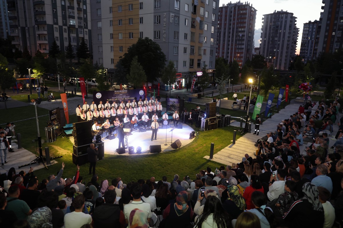 Talas'ta Babalar Günü Hoş Seda ile Taçlandı