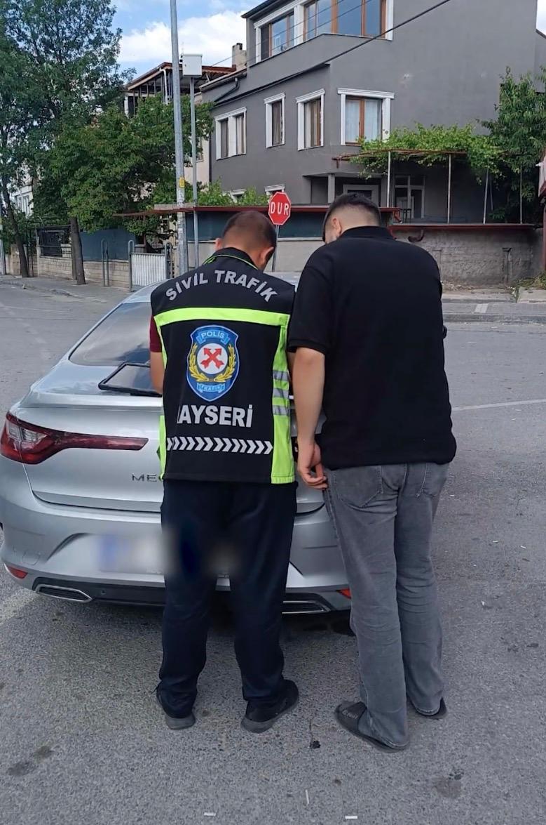 Trafiği Tehlikeye Düşüren Motosiklet Sürücüsüne Ceza Yağdı 