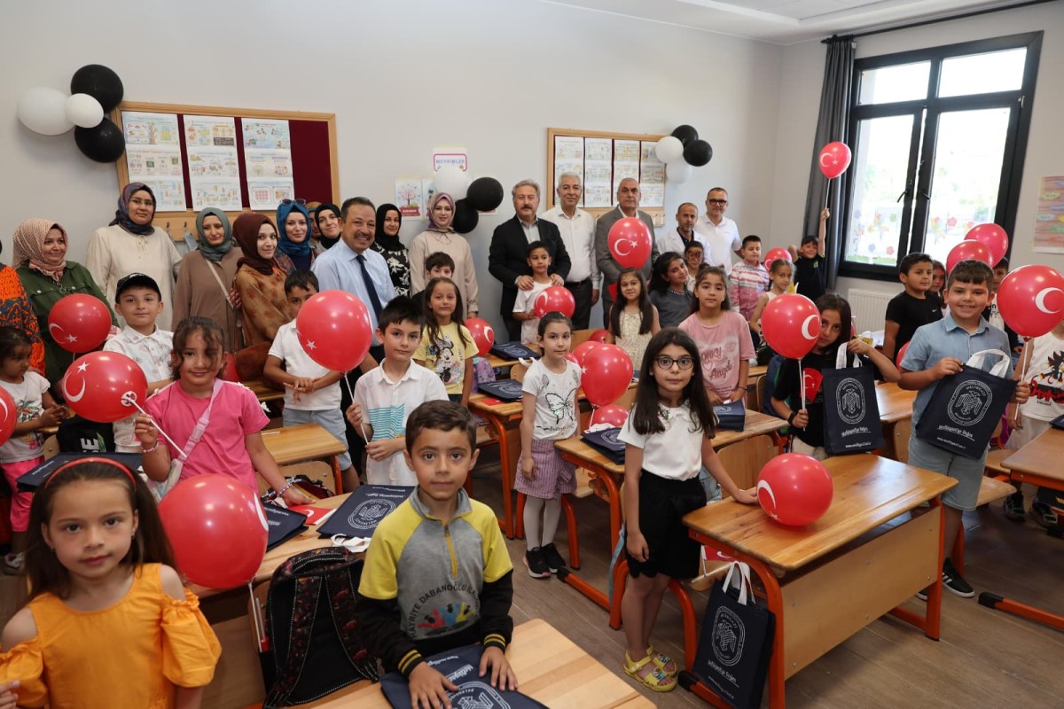 Başkan Palancıoğlu, Öğrencilerin Karne Heyecanına Ortak Oldu