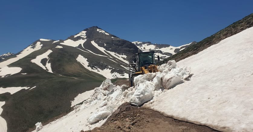 Haziranda Karla Mücadele: Yahyalı Yayla Yollarında Çalışmalar Sürüyor