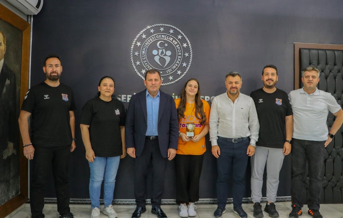 Milli Yüzücü Berilay Batur'dan Bulgaristan'da Üç Madalya