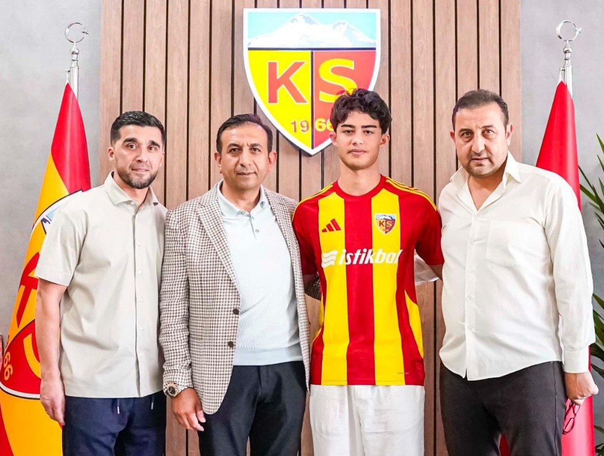 Kayserispor, Kayra Cihan ile 3 Yıllık Sözleşme İmzaladı