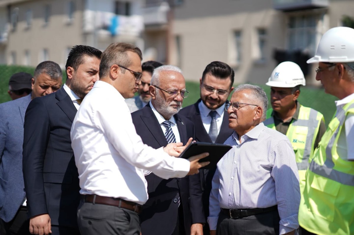 Büyükkılıç ve Elitaş, Kartal Katlı Kavşağı'ndaki Çalışmaları Yerinde İnceledi