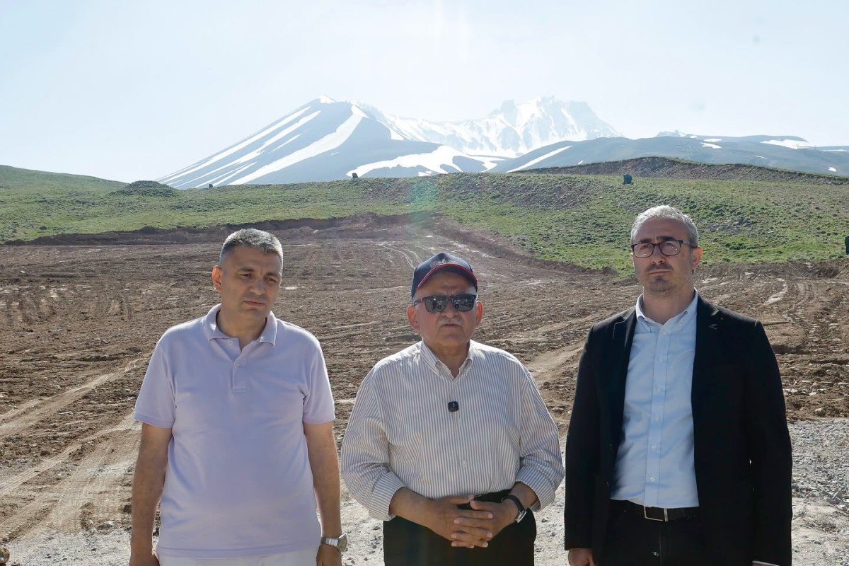 Başkan Büyükkılıç Müjdeyi Verdi: Erciyes'in Develi Kapısına Yürüyen Bant