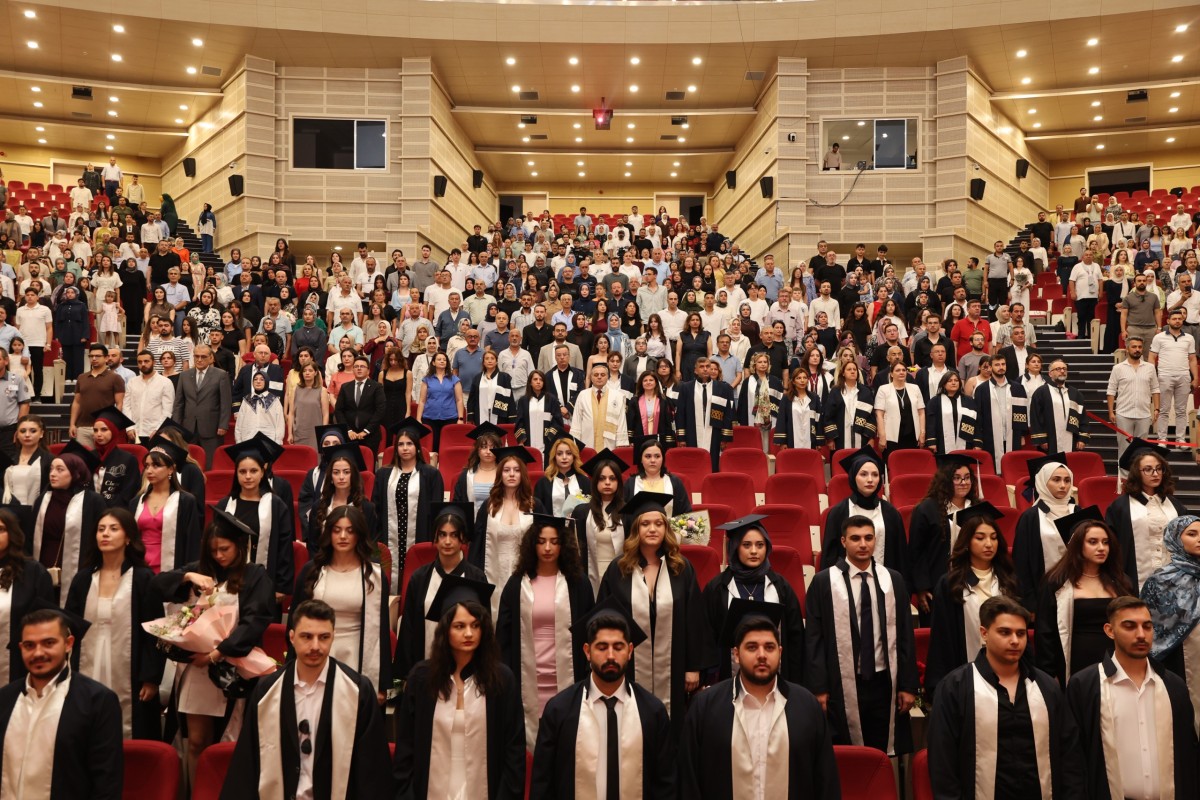 ERÜ Mimarlık Fakültesi’nde Mezuniyet Sevinci