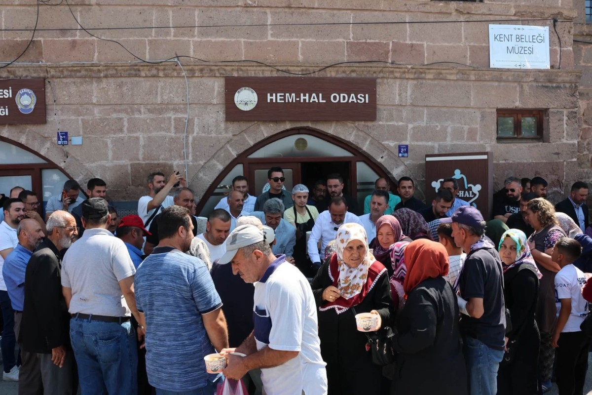İncesu'da Vatandaşlara Aşure İkram Edildi