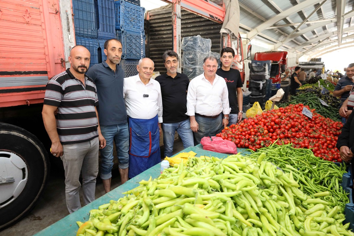 Başkan Öztürk Kapalı Pazar Yerinde Esnaf ve Vatandaşlarla Buluştu