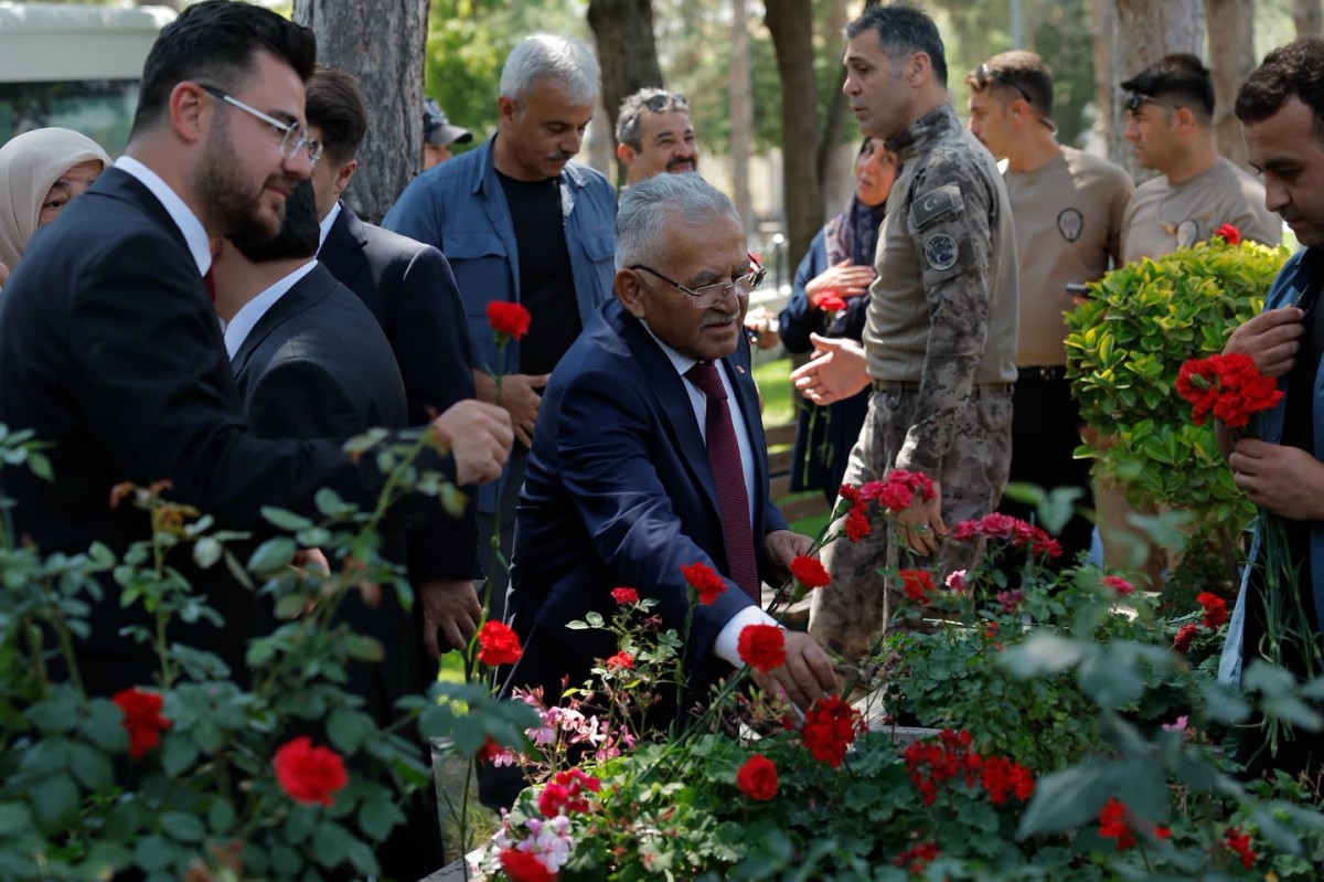 Başkan Büyükkılıç, 15 Temmuz’un 10. Yılında Şehitleri Kabirleri Başında Andı