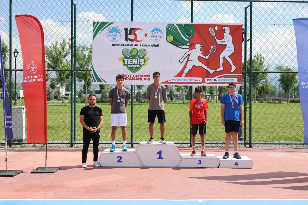 Büyükşehir'in 15 Temmuz Tenis Turnuvası Şampiyonları Belli Oldu