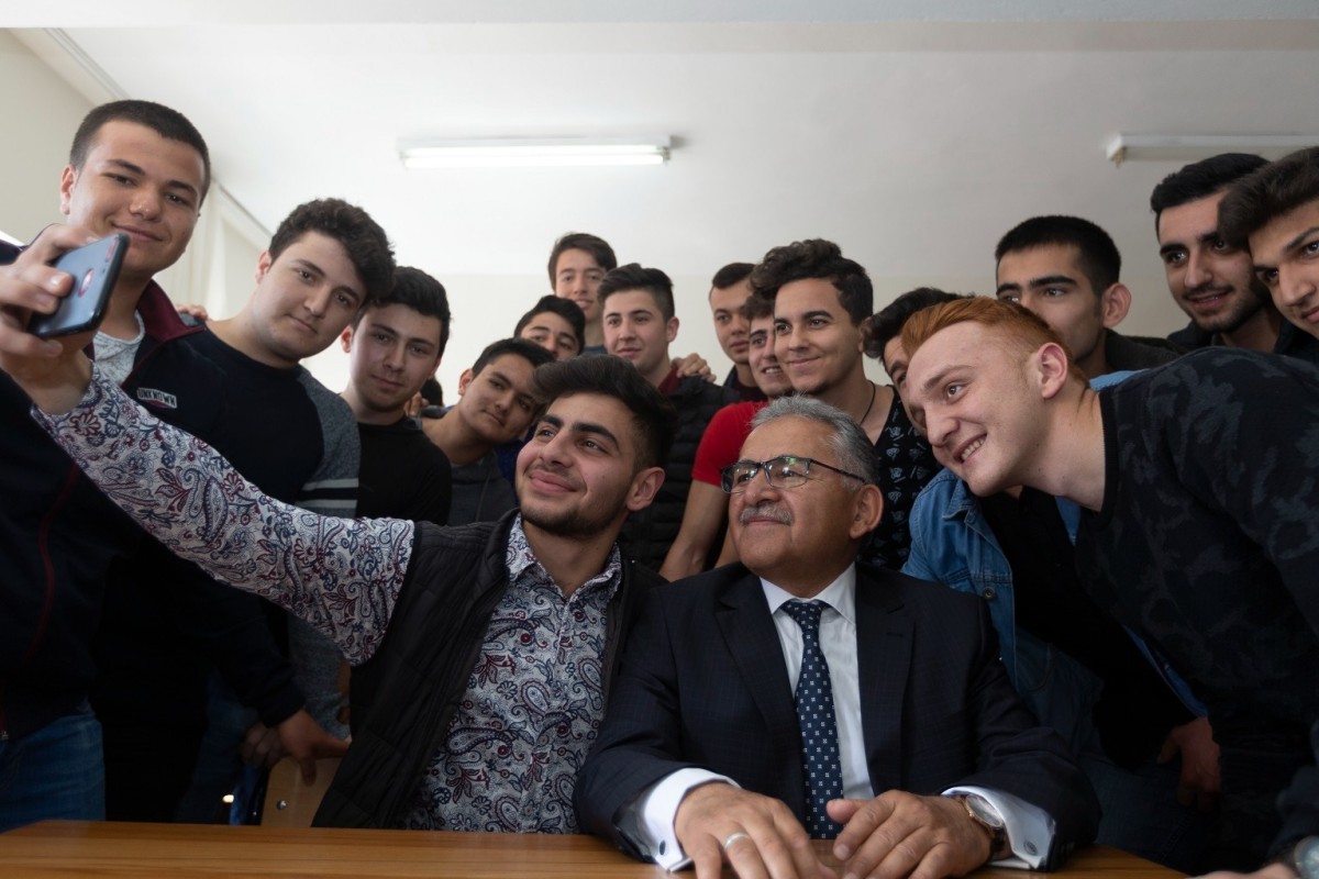 Başkan Büyükkılıç, Üniversite Öğrencilerini Kayseri’ye Davet Etti