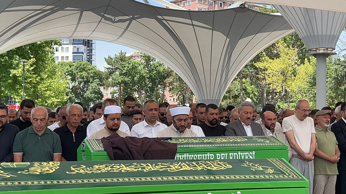 Otomobil Kazasında Vefat Eden Genç Kadın Son Yolculuğuna Uğurlandı