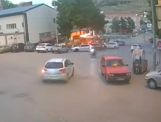 Yahyalı’da Otomobil İle Motosikletin Çarpıştı
