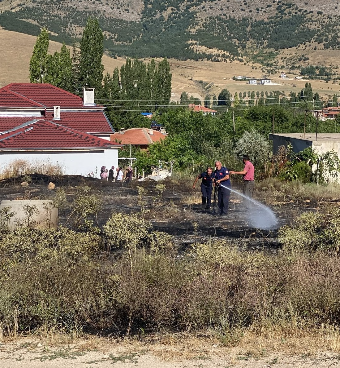 Yahyalı'da Yangın: Alevler Evlere Ulaşmadan Söndürüldü