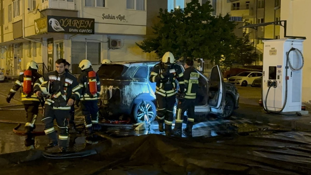 Elektrikli Araç Bir Anda Alev Aldı! Kayseri'de Korkutan Anlar