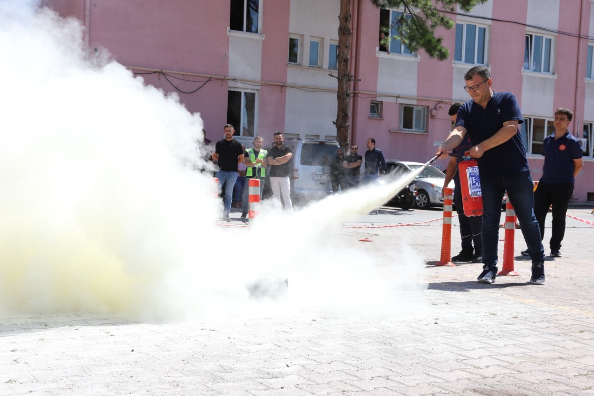 Büyükşehir'den Ek Hizmet Binasında Deprem ve Yangın Tatbikatı