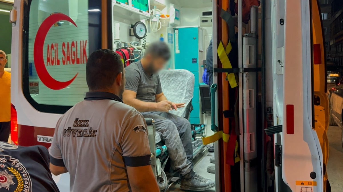 Sokak Ortasında Kavga: Taşlar ve Yumruklar Havada Uçuştu