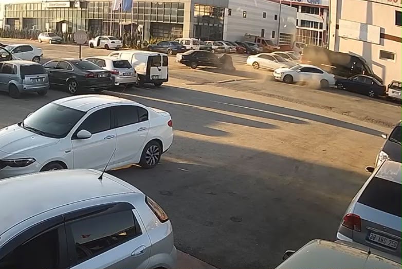 Adeta Kaza Mıknatısı! Kayseri'de Aynı Sokakta Üst Üste Kazalar