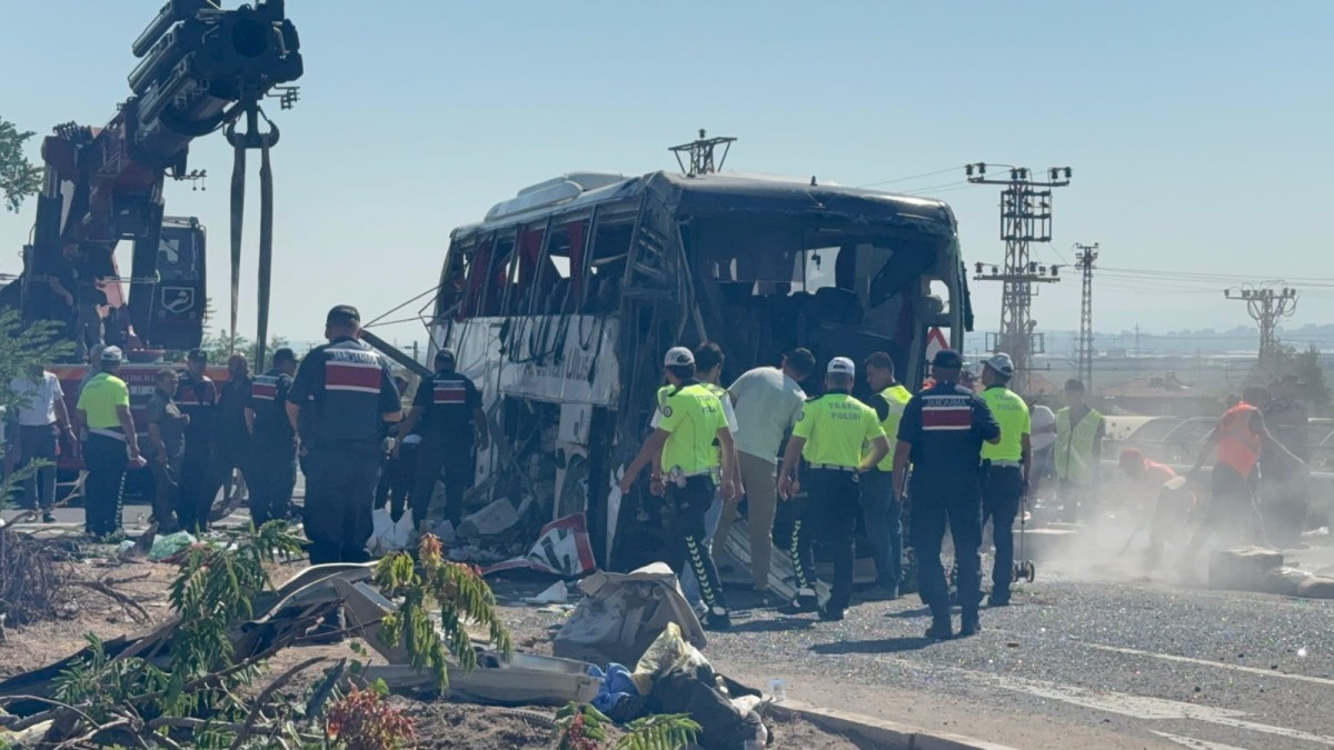 Kayseri’de Feci Otobüs Kazası! Güvenlik Kamerası Görüntüleri Yayınlandı...