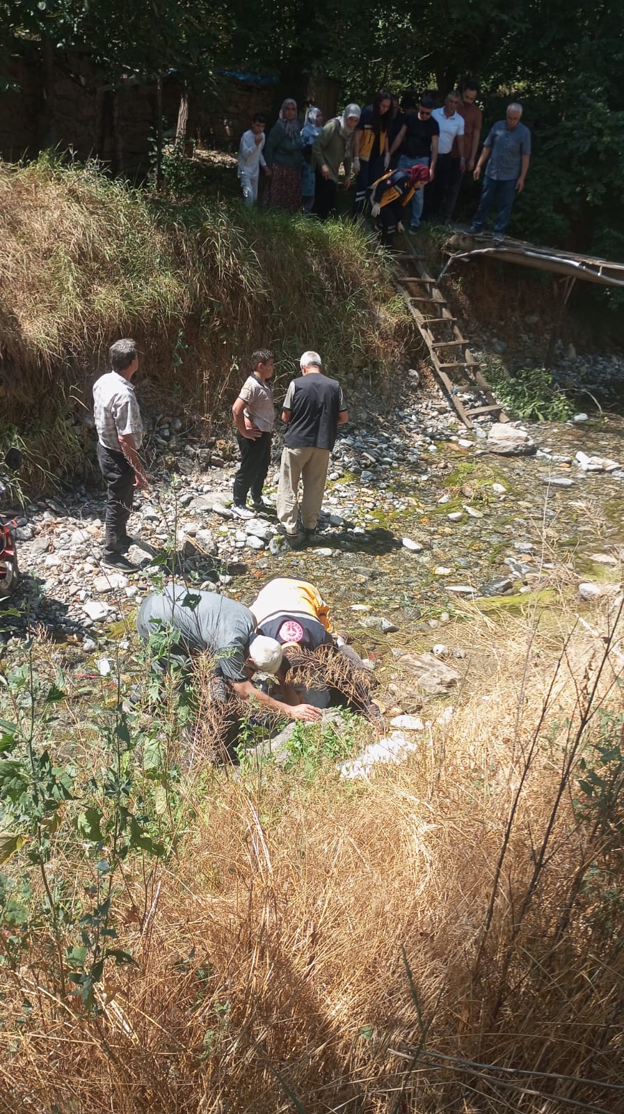Üç Tekerlekli Motosiklet Dere Yatağına Uçtu: Dede ve Torunları Yaralandı