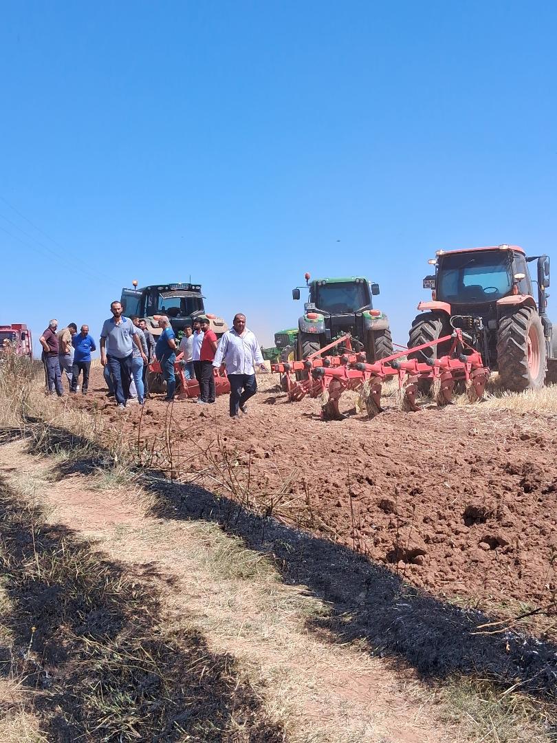 Bünyan'da Anız Yangınına Çiftçiler Traktörleriyle Müdahale Etti