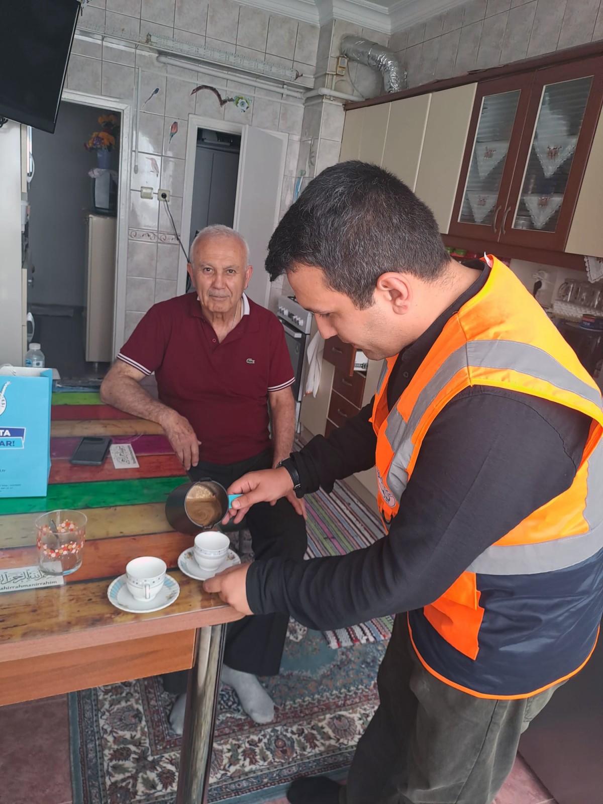 Talas'ta Her Kapı Çalınıyor, Herkesin Gönlü Alınıyor 