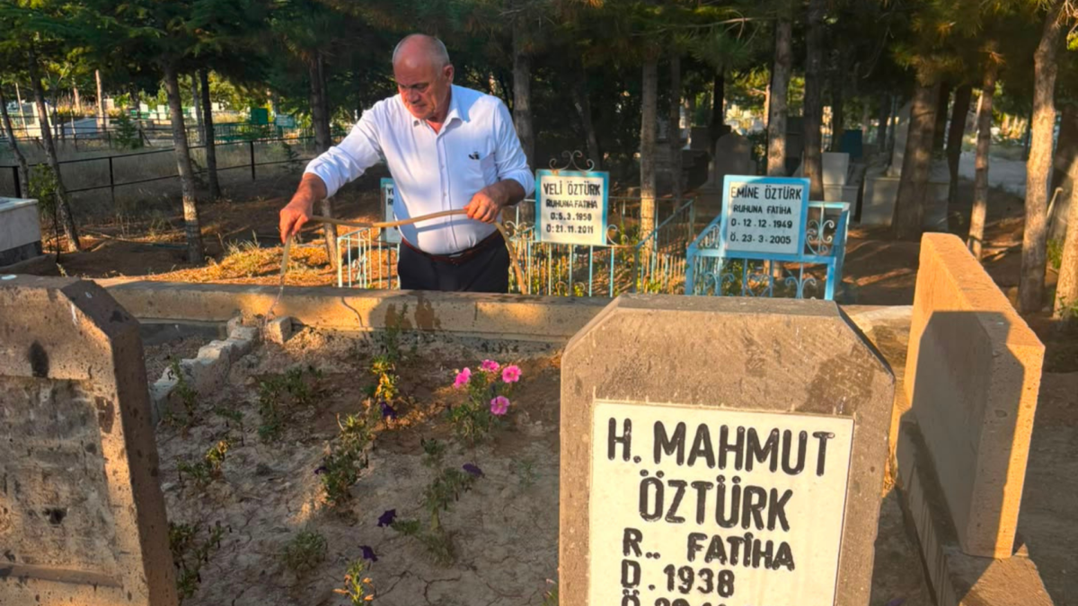 Yahyalı Belediyesi Personeli Aile Kabristanlıklarını Temizledi 