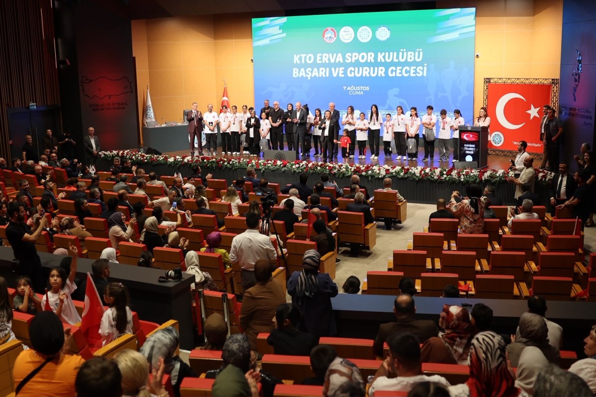 Vali Gökmen Çiçek, ERVA Spor Kulüplerinin Hamileriyle Bir Araya Geldi 