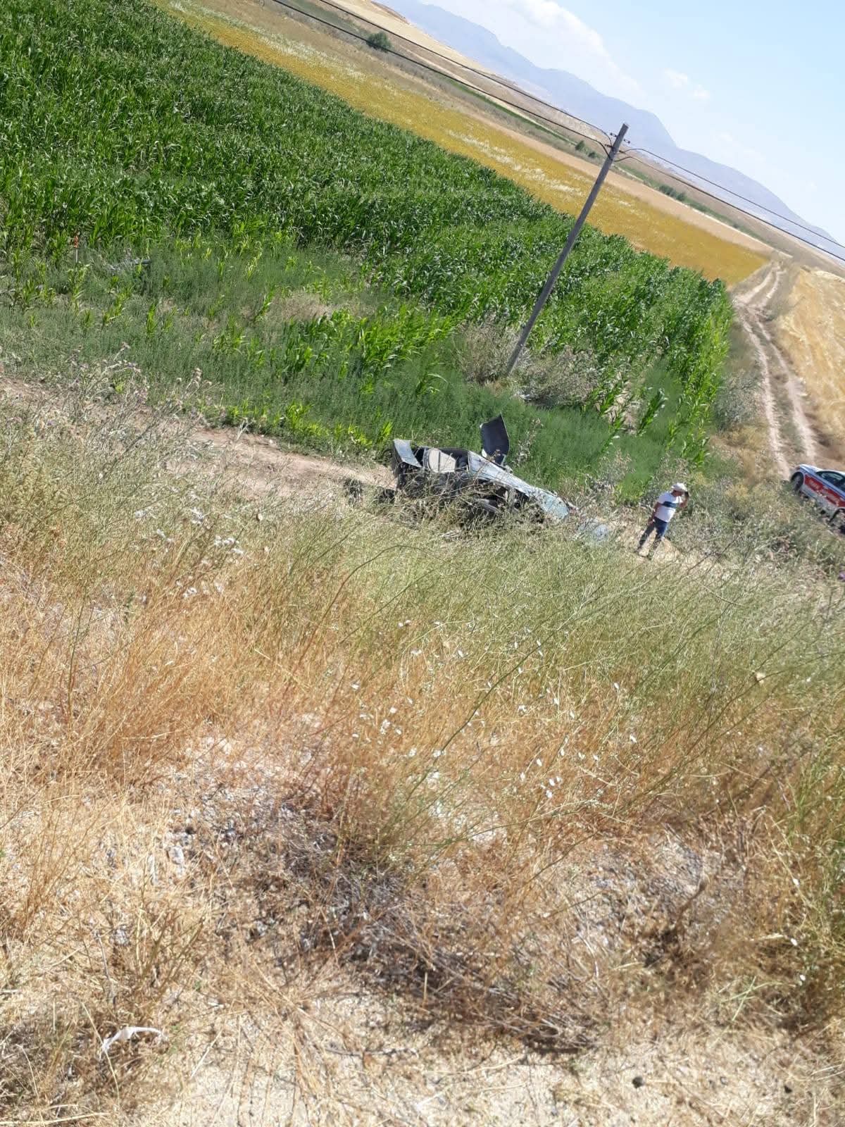 Bünyan’da Otomobil Tarlaya Devrildi: Baba-Oğul Hayatını Kaybetti 