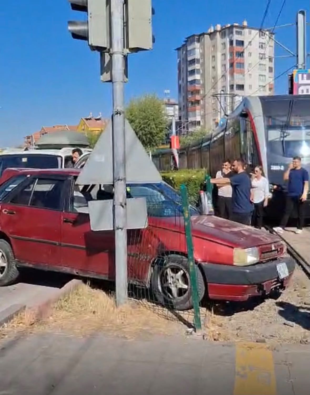 3 Aracın Karıştığı Zincirleme Kazada 2 Yaralı