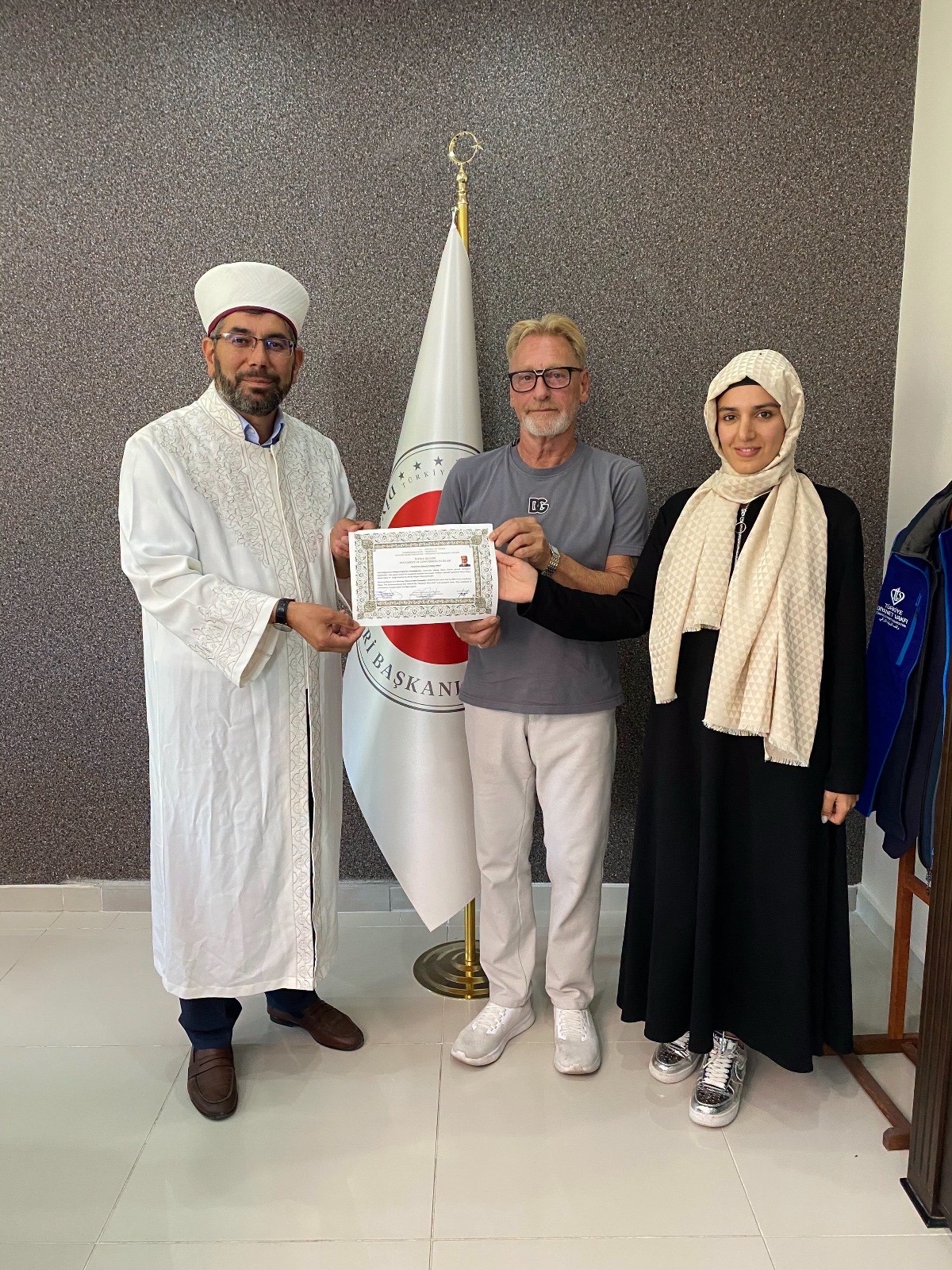 Alman Vatandaşı Kleinschmidt Müslüman Oldu, Davut İsmini Aldı