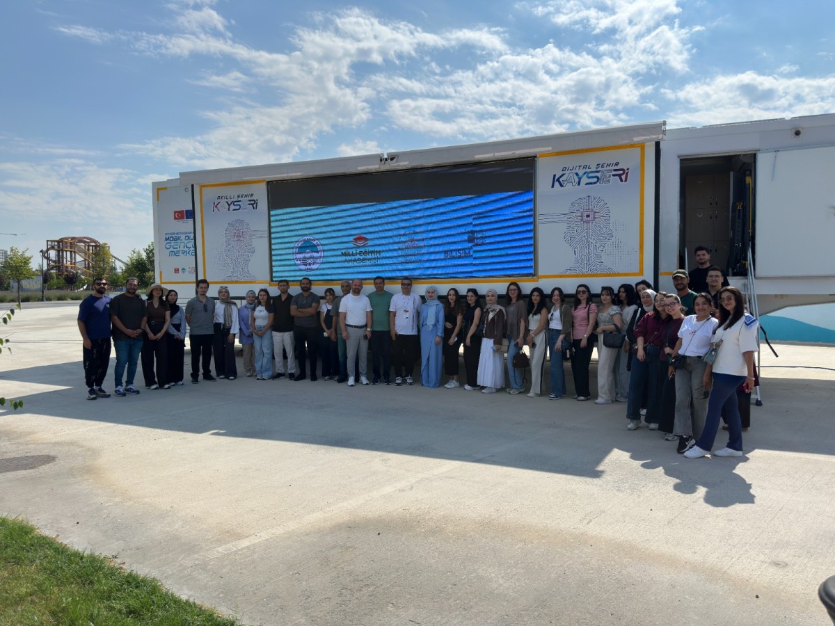 Büyükşehir, Öğretmen Adaylarını Geleceğin Teknolojileriyle Buluşturuyor
