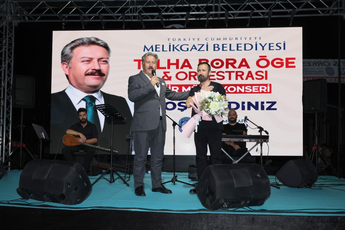 Melikgazi’de Şiir ve Türkü Dolu Gece: Talha Bora Öge Sevenleriyle Buluştu
