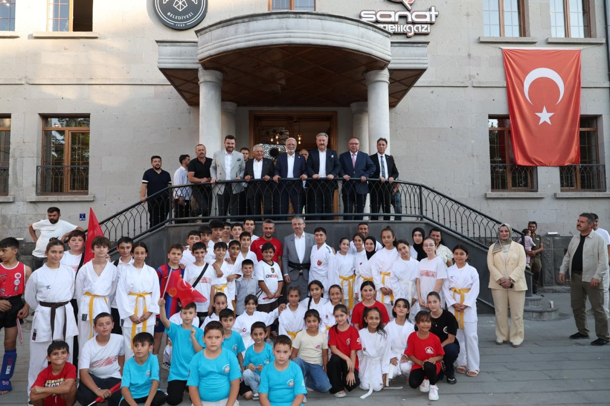 Melikgazi’nin Çocuk Şenliğinde Çocuklar Doya Doya Eğlendi
