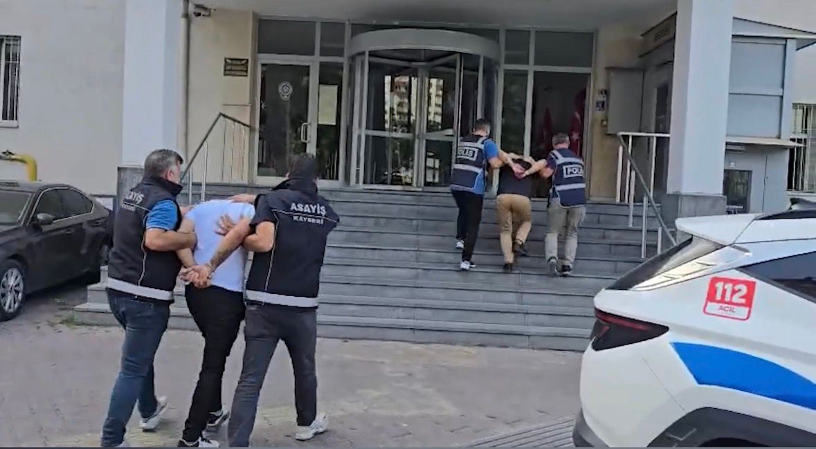 Kayseri’de Aranan 2 Hükümlü Kovalamaca Sonucu Yakalandı